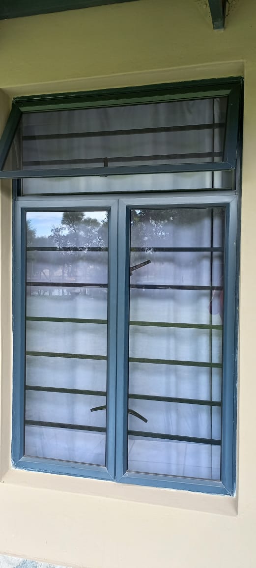 Window – Window with aluminium burglar proofing