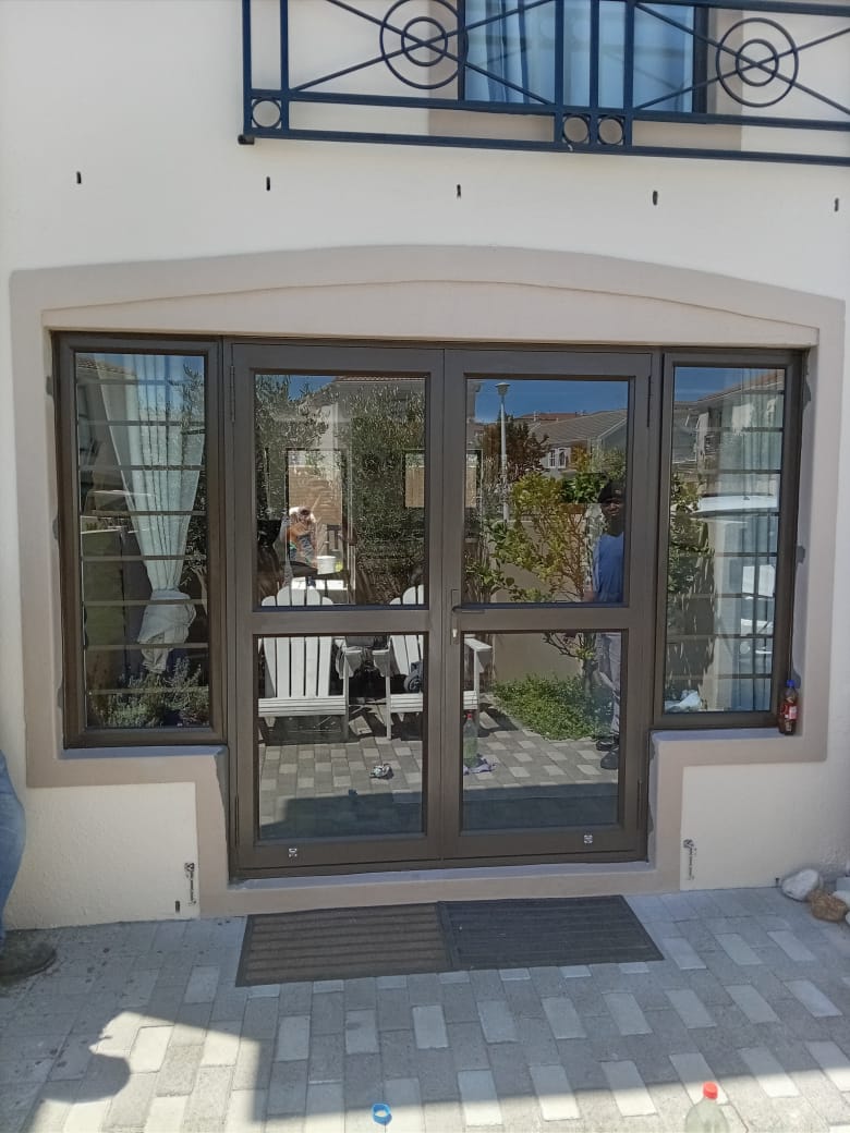 Double Door – Double door with sidelights and aluminium burglar bars