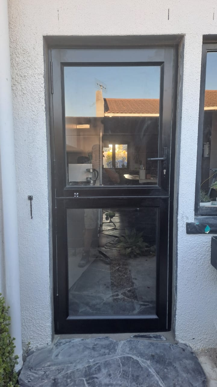 Stable Door – Matt black stable aluminium door