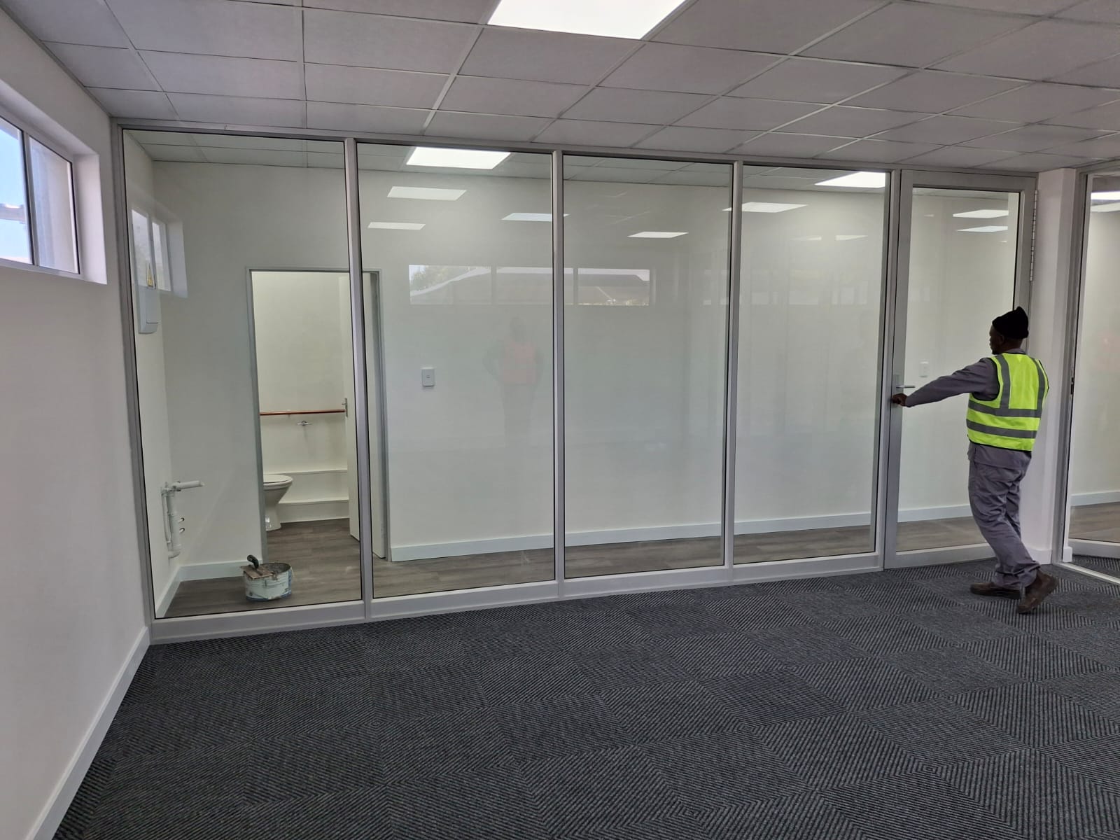 Shopfront – Office 5-panel stacker shopfront