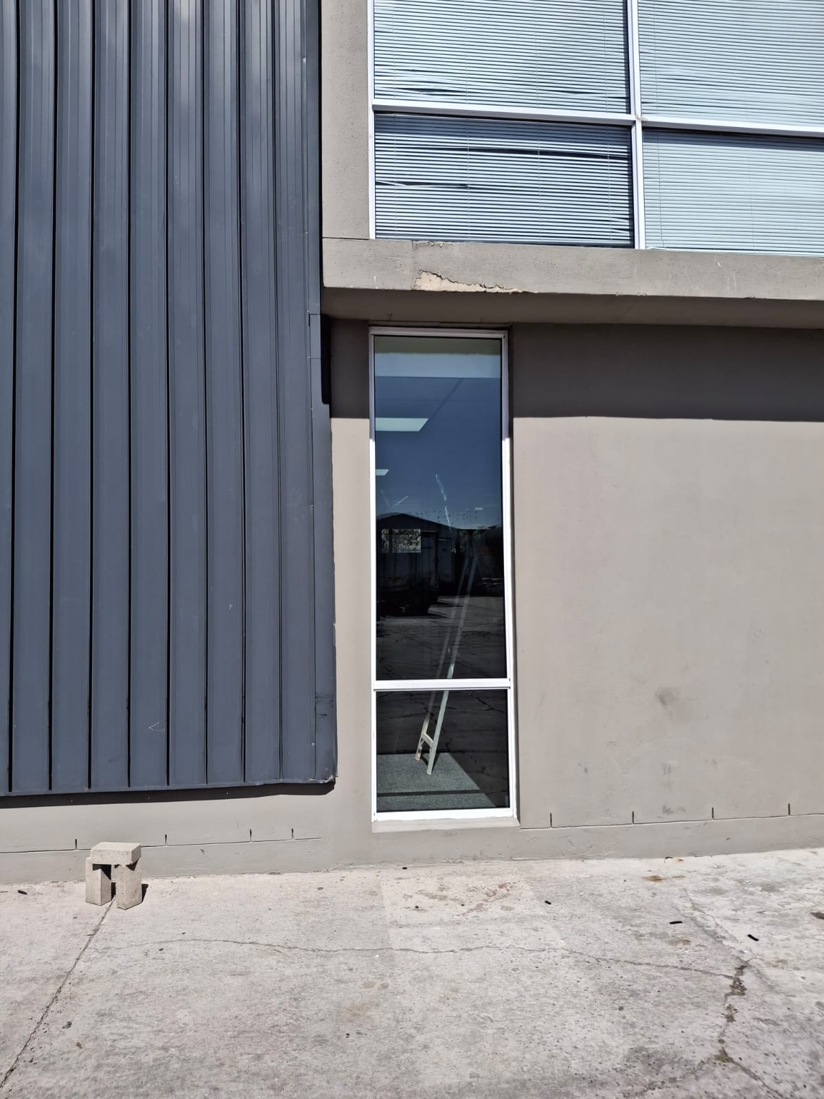 Shopfront – Large shopfront window