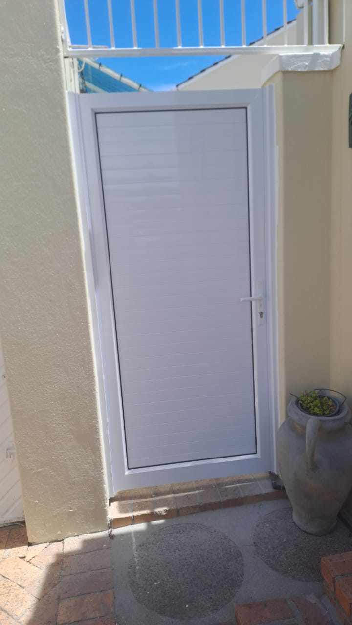 Hinge Door – Single hinge door with full 9mm cladding