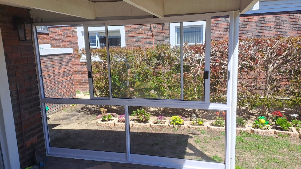 Patio Enclosure – Patio enclosure with sliding windows on top of fixed panes